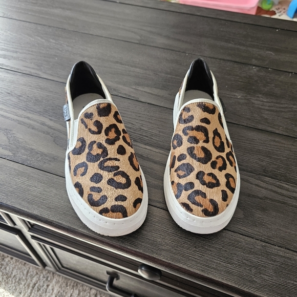 UGG Alameda Spotty Slip On - Picture 3 of 7